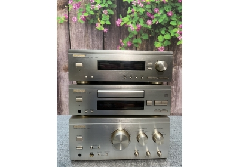 SANSUI A-Alpha 77